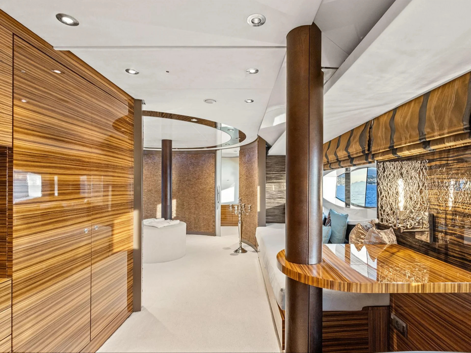 2009 Baglietto T Line 43 for charter (photo 13)