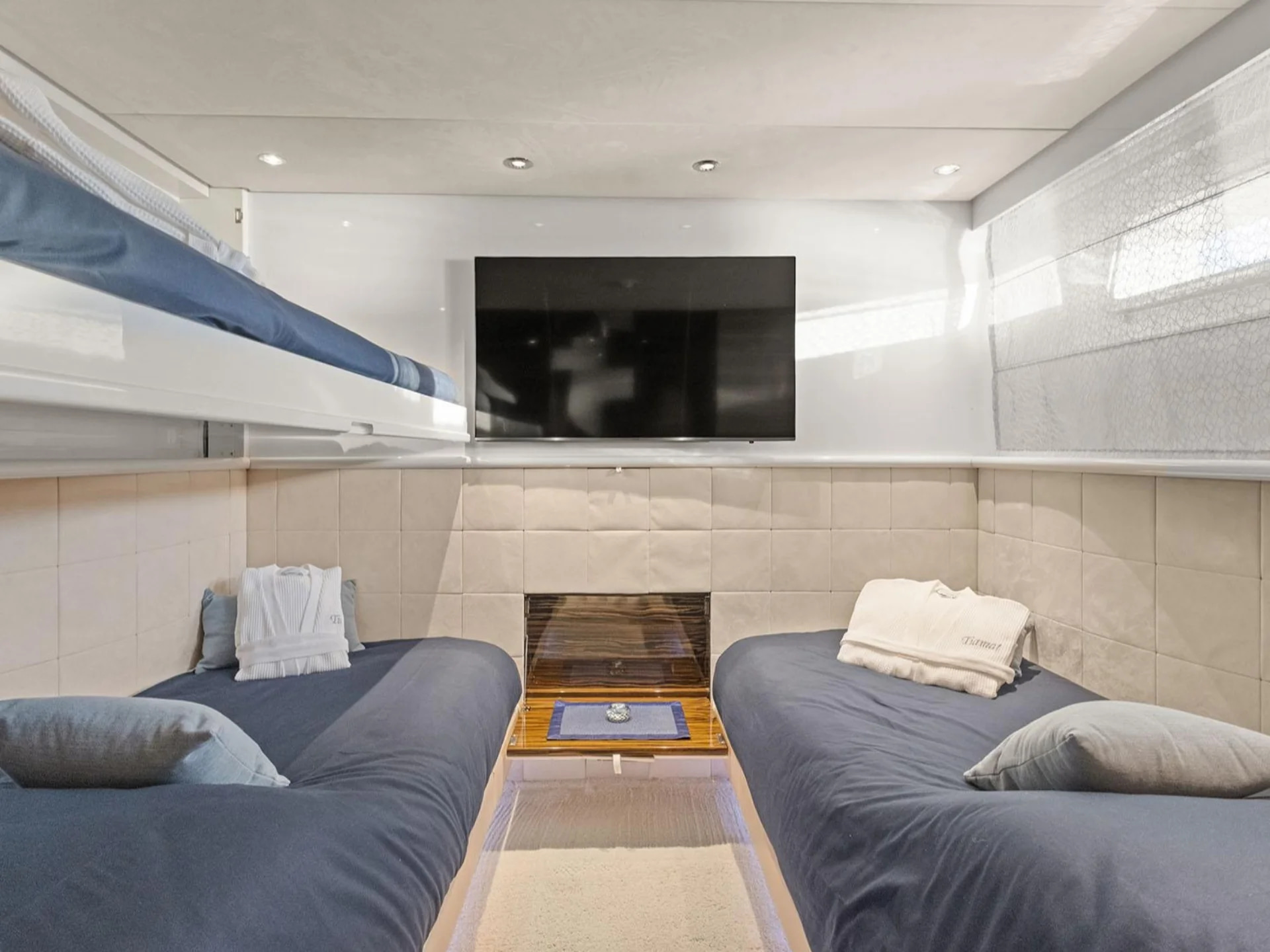 2009 Baglietto T Line 43 for charter (photo 16)