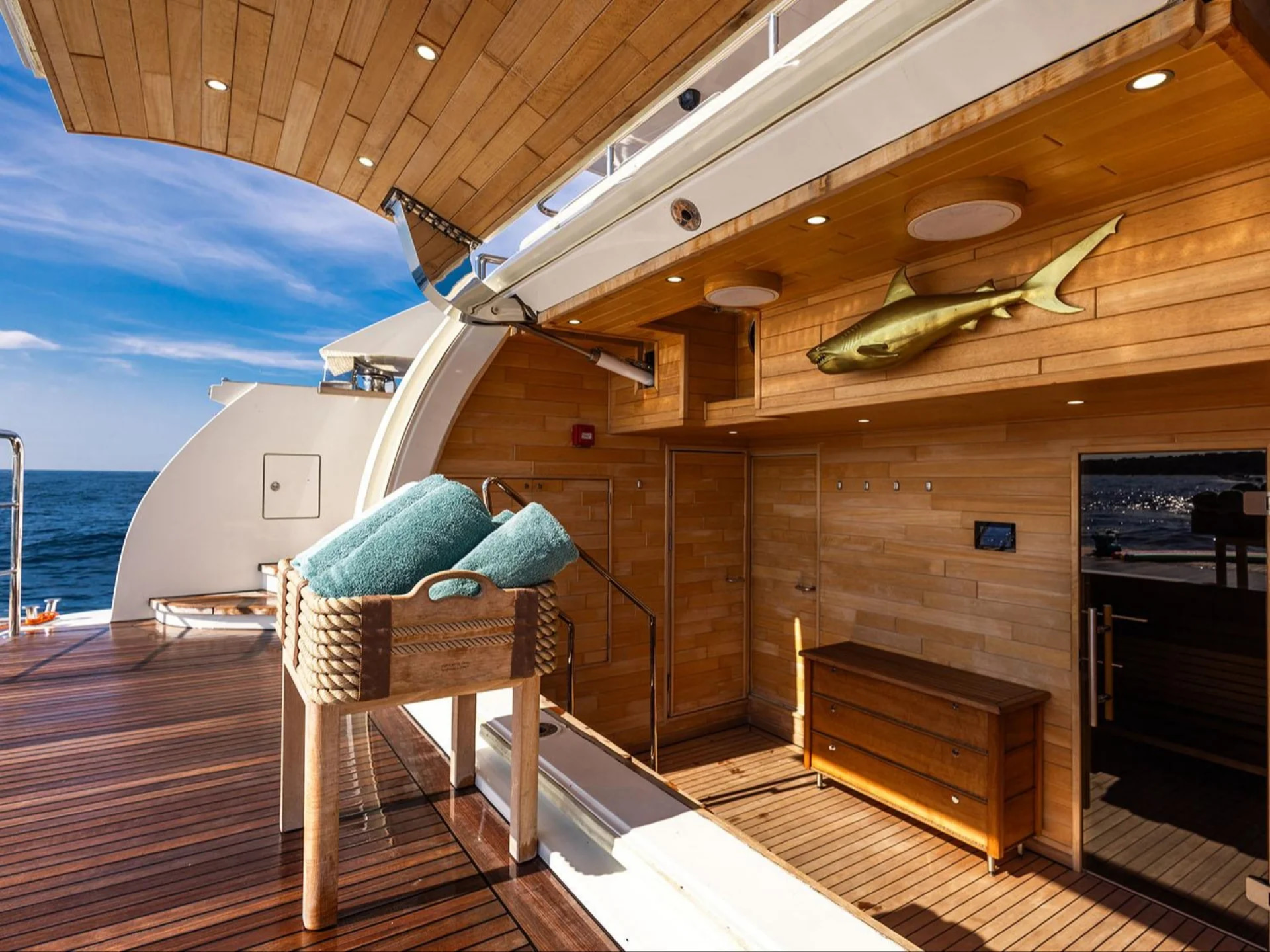 2009 Baglietto T Line 43 for charter (photo 35)