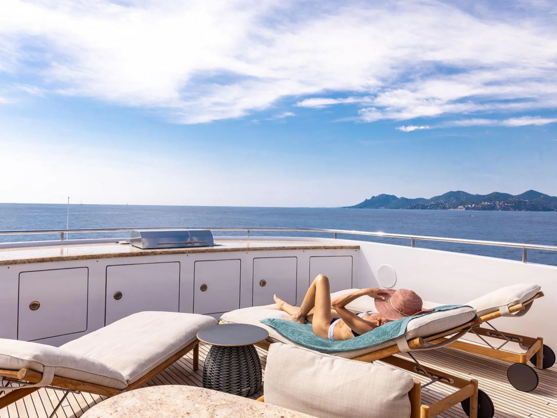 2009 Baglietto T Line 43 for charter (photo 36)