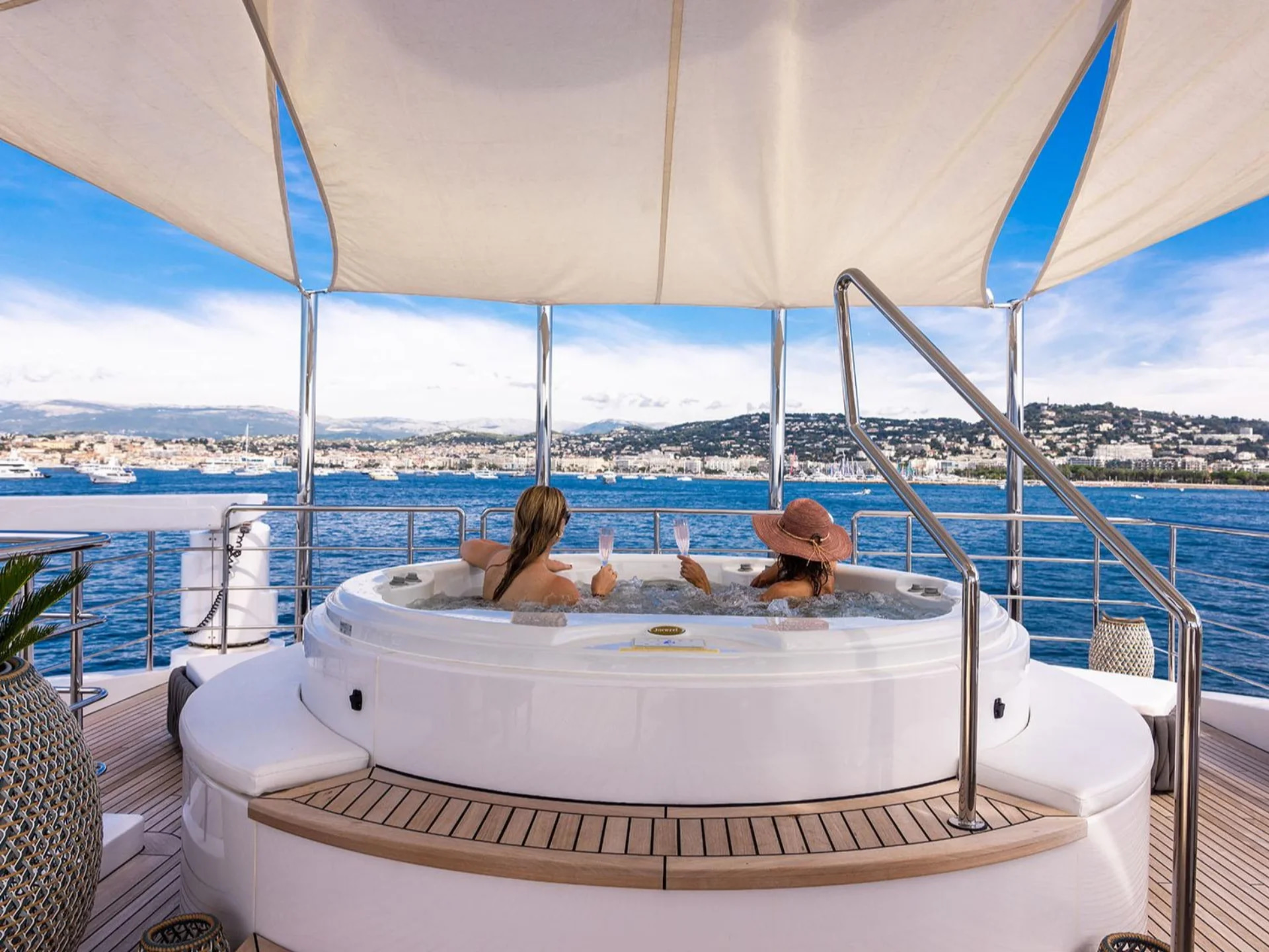 2009 Baglietto T Line 43 for charter (photo 37)
