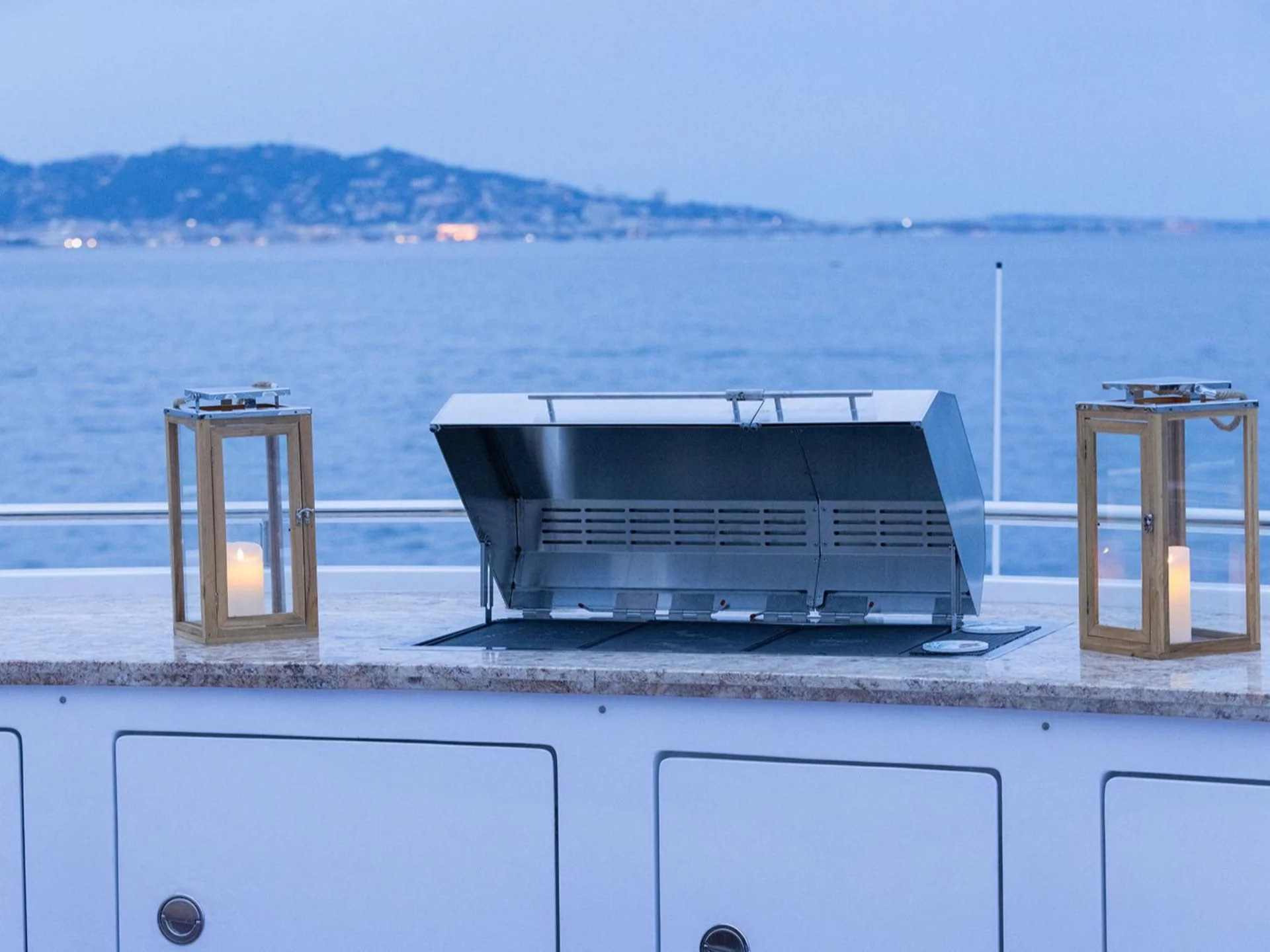 2009 Baglietto T Line 43 for charter (photo 38)