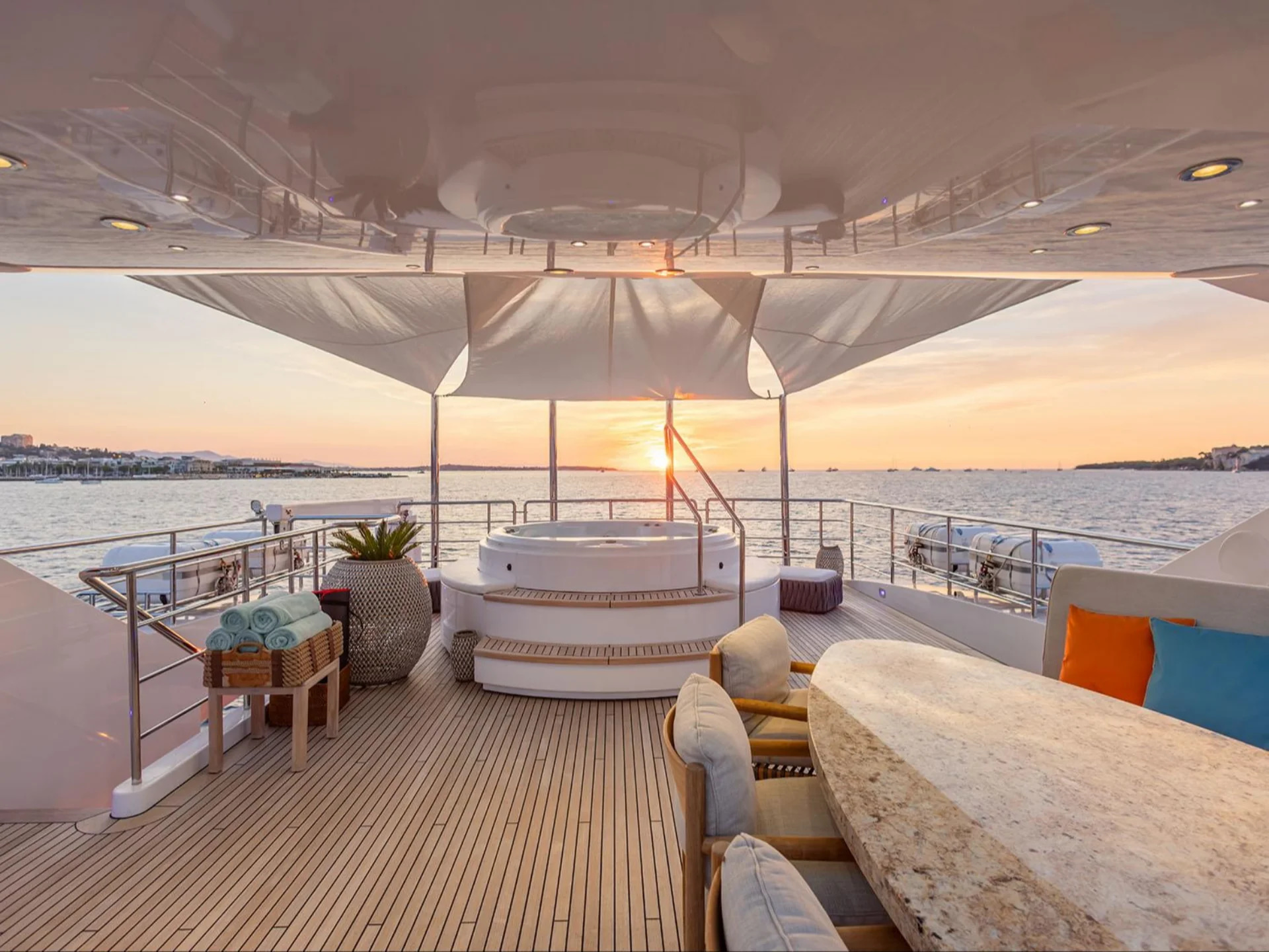 2009 Baglietto T Line 43 for charter (photo 41)