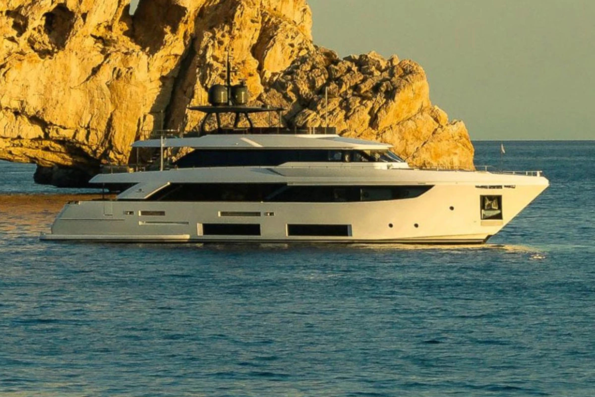 2020 Ferretti Yachts Custom Line Navetta 33 zu chartern (photo 2)