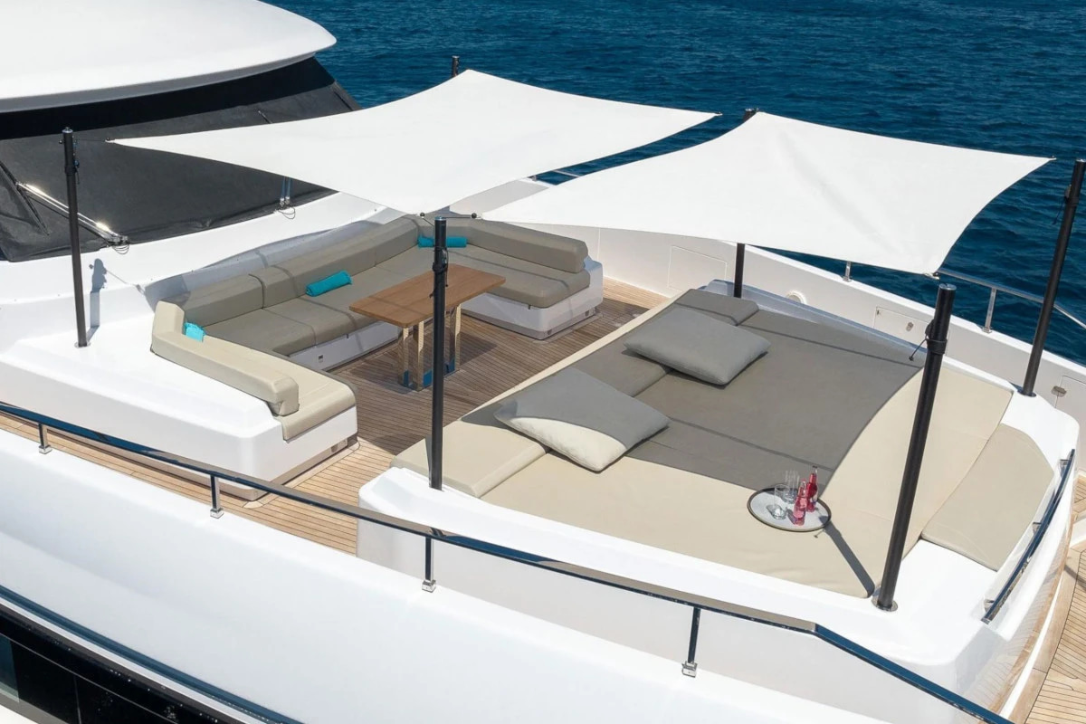 2020 Ferretti Yachts Custom Line Navetta 33 zu chartern (photo 4)