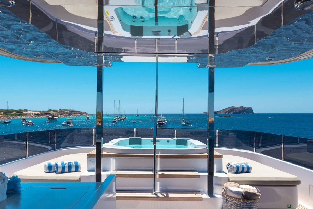 2020 Ferretti Yachts Custom Line Navetta 33 zu chartern (photo 5)