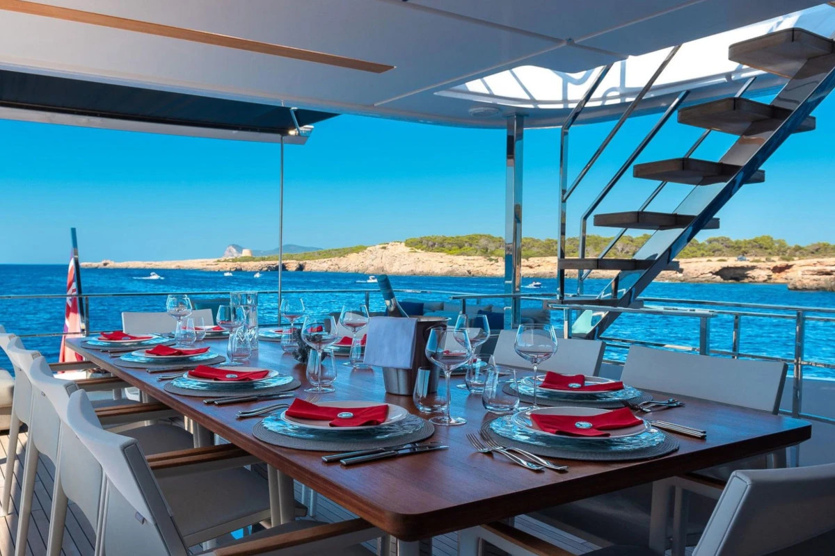 2020 Ferretti Yachts Custom Line Navetta 33 zu chartern (photo 6)