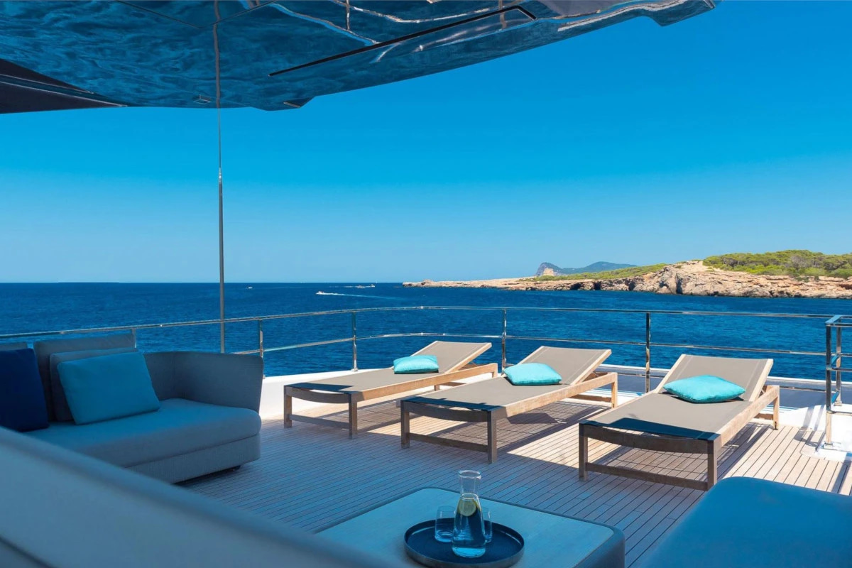 2020 Ferretti Yachts Custom Line Navetta 33 zu chartern (photo 7)