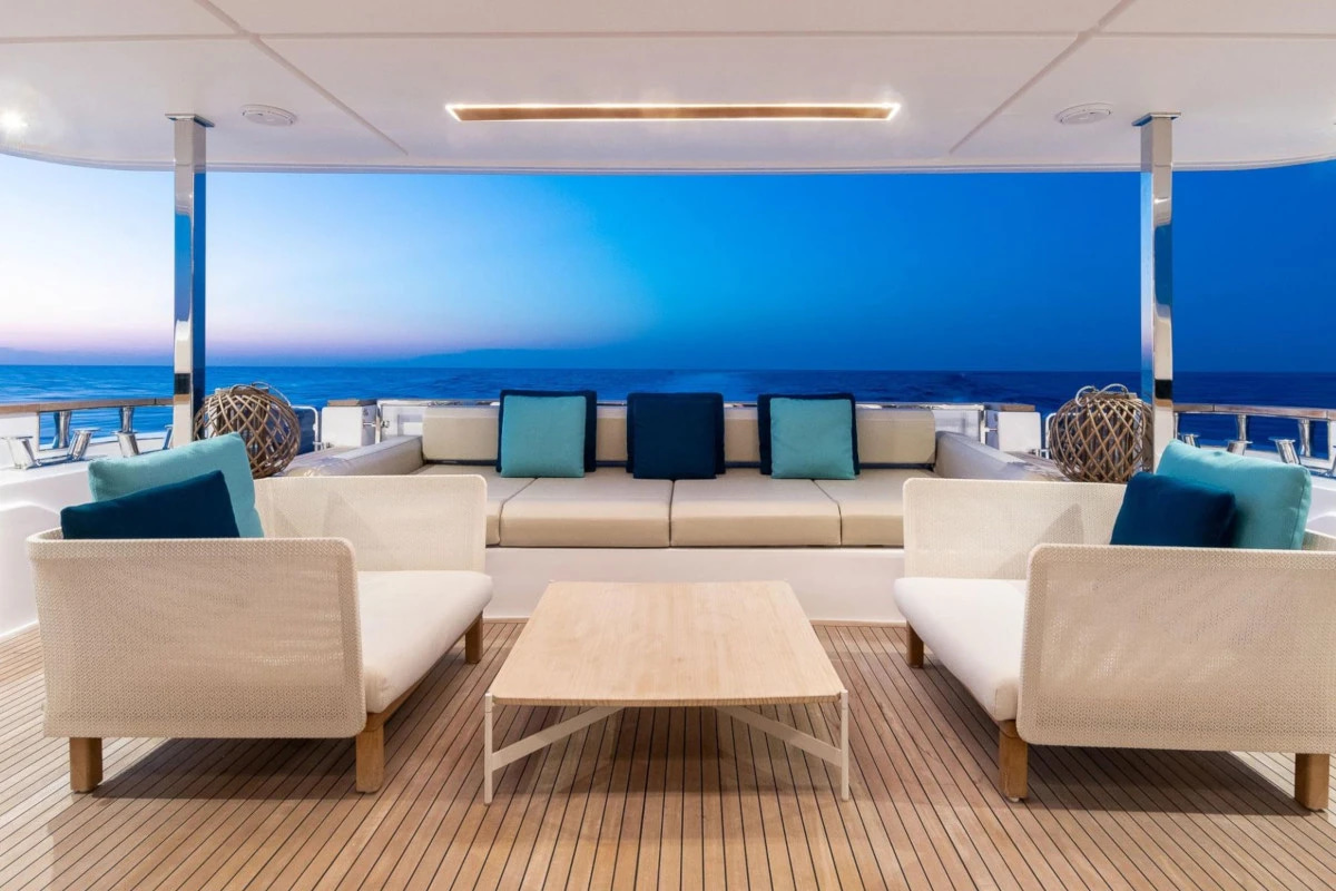 2020 Ferretti Yachts Custom Line Navetta 33 zu chartern (photo 8)