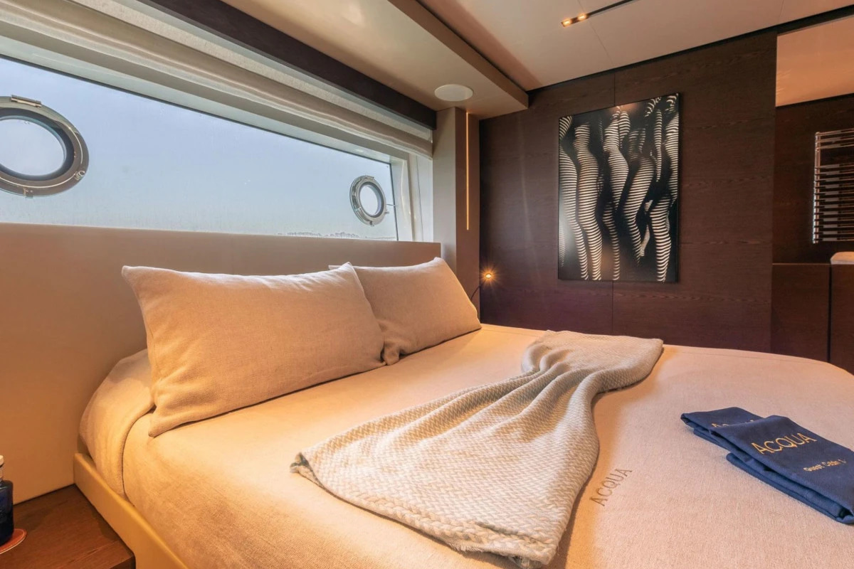 2020 Ferretti Yachts Custom Line Navetta 33 zu chartern (photo 12)