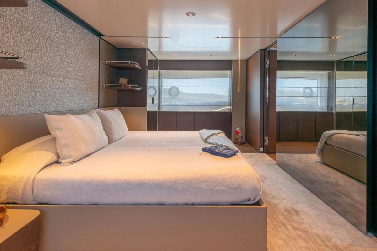 2020 Ferretti Yachts Custom Line Navetta 33 zu chartern (photo 15)