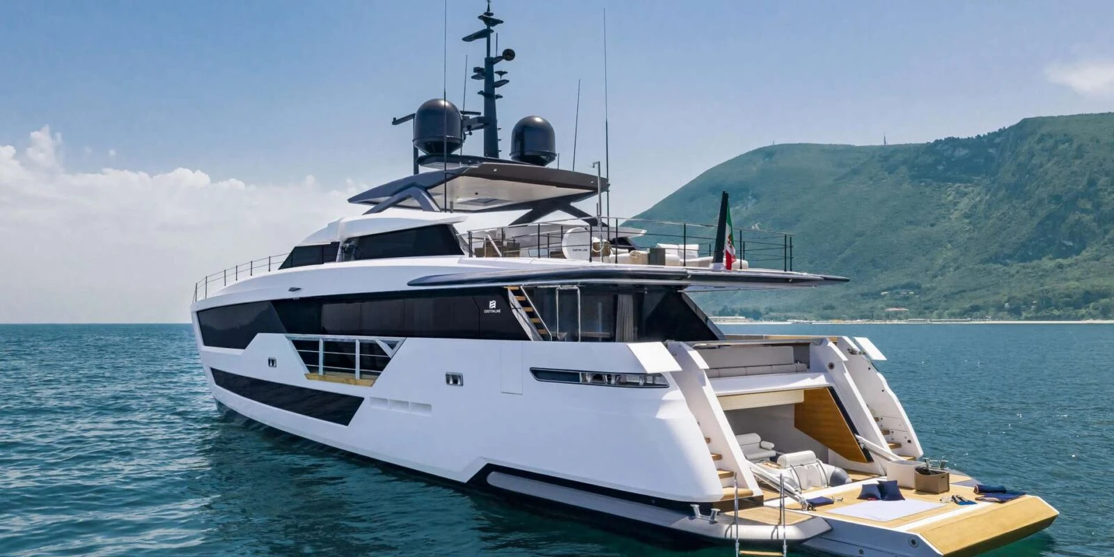 2022 Ferretti Yachts Custom Line 106 zu chartern (photo 2)