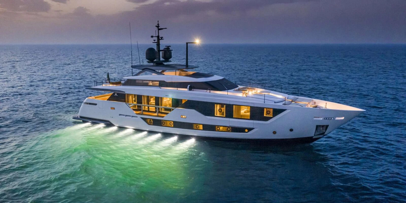 2022 Ferretti Yachts Custom Line 106 zu chartern (photo 3)