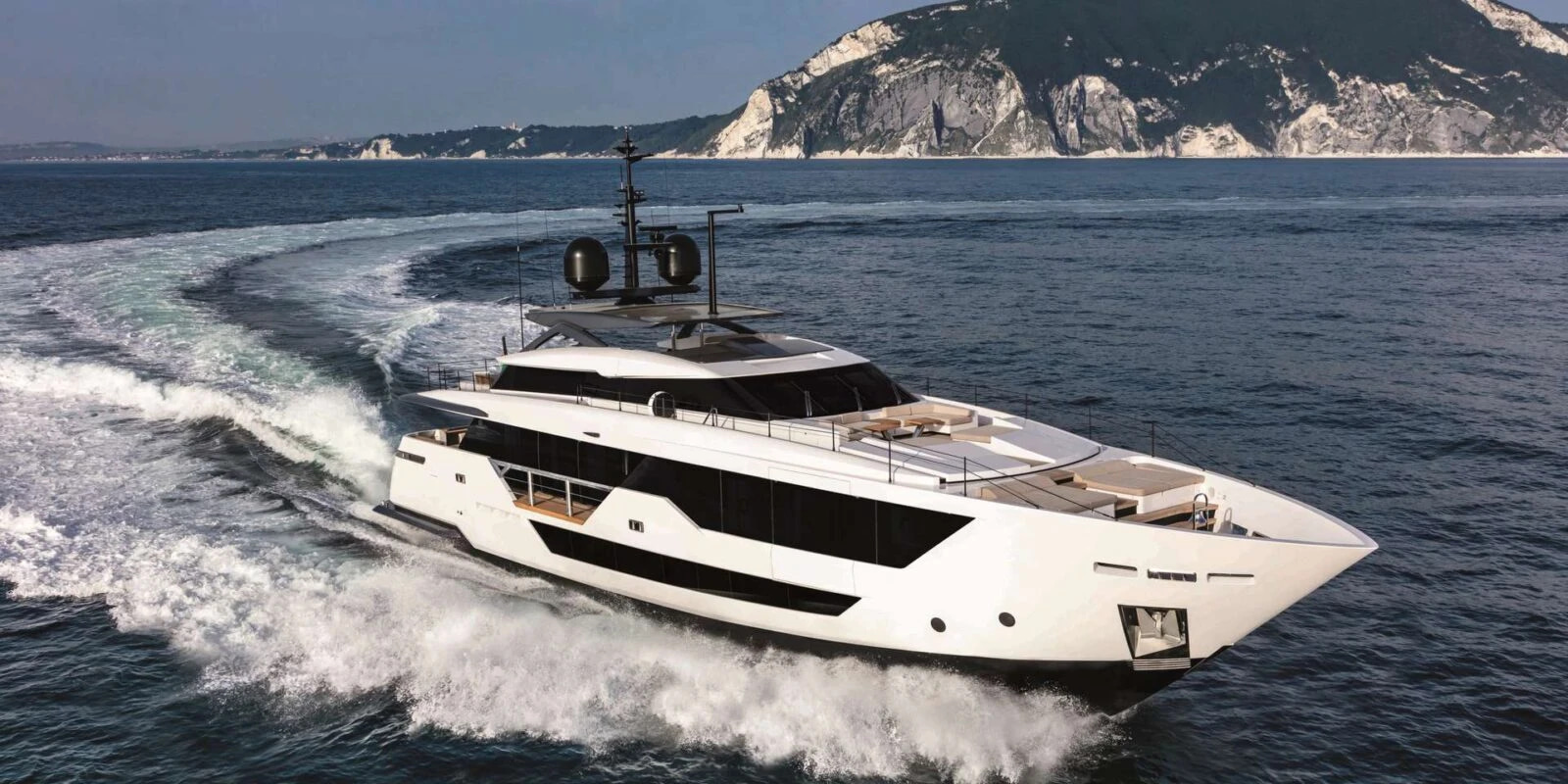 2022 Ferretti Yachts Custom Line 106 zu chartern (photo 5)