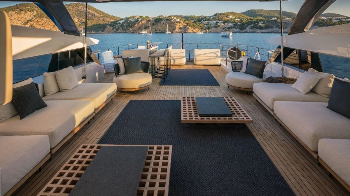 2022 Ferretti Yachts Custom Line 106 zu chartern (photo 7)