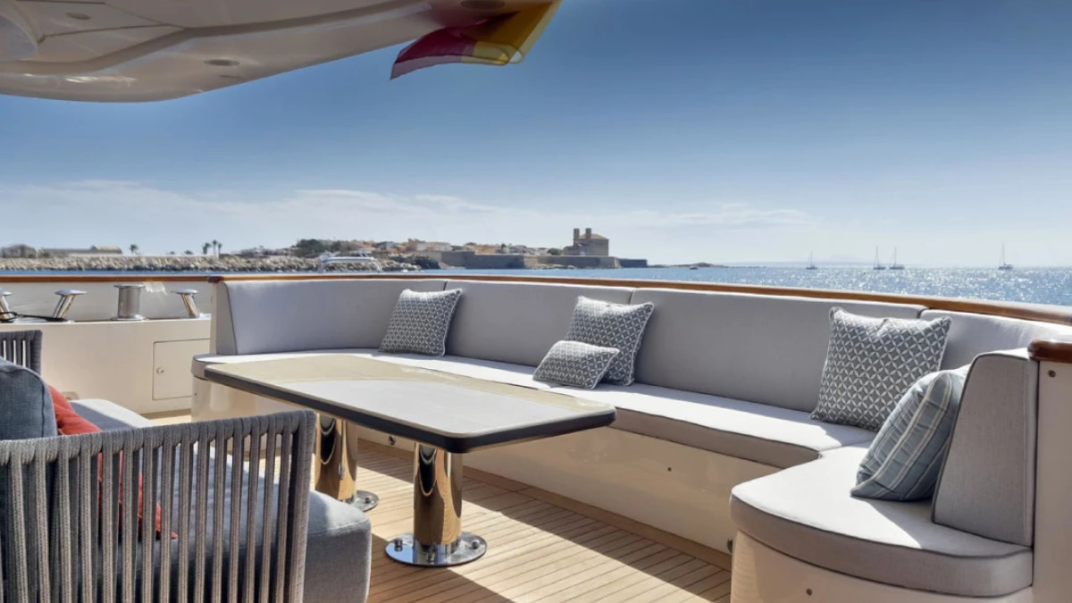 2007 Benetti Benetti 37 a noleggio (photo 11)