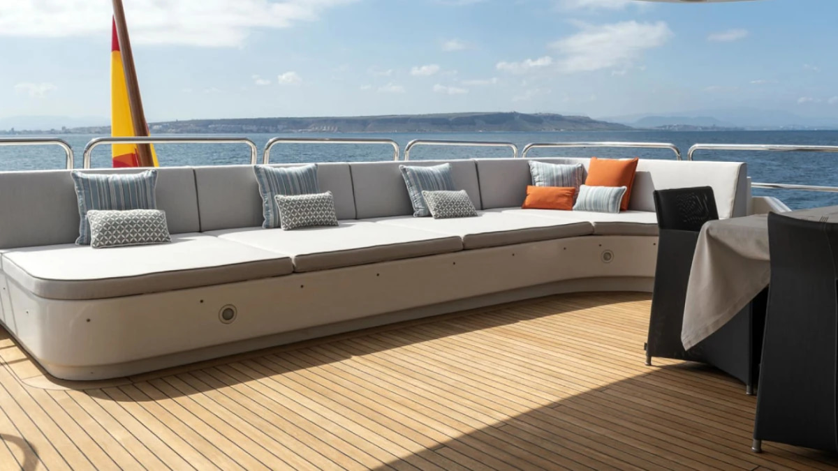 2007 Benetti Benetti 37 a noleggio (photo 12)