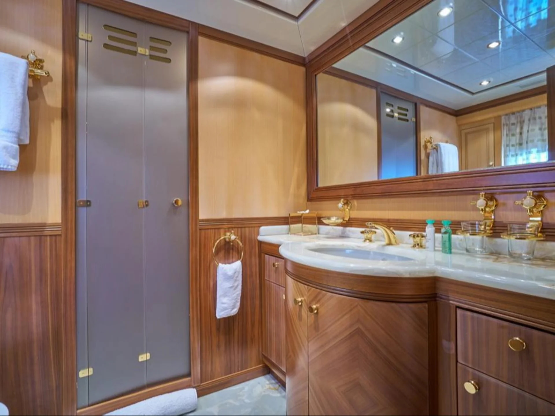 2005 Mangusta 130 para fretamento (photo 7)