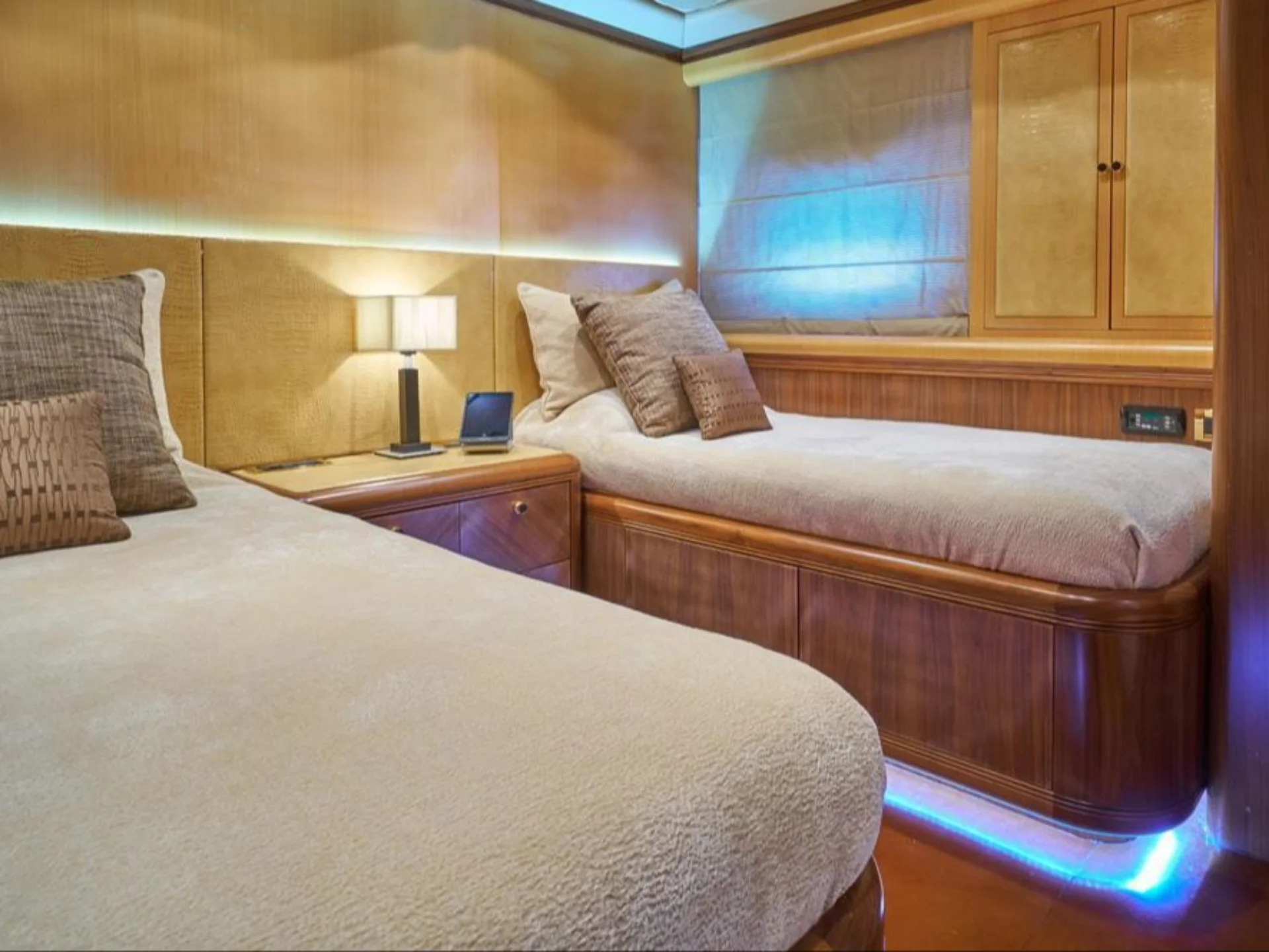 2005 Mangusta 130 para fretamento (photo 8)