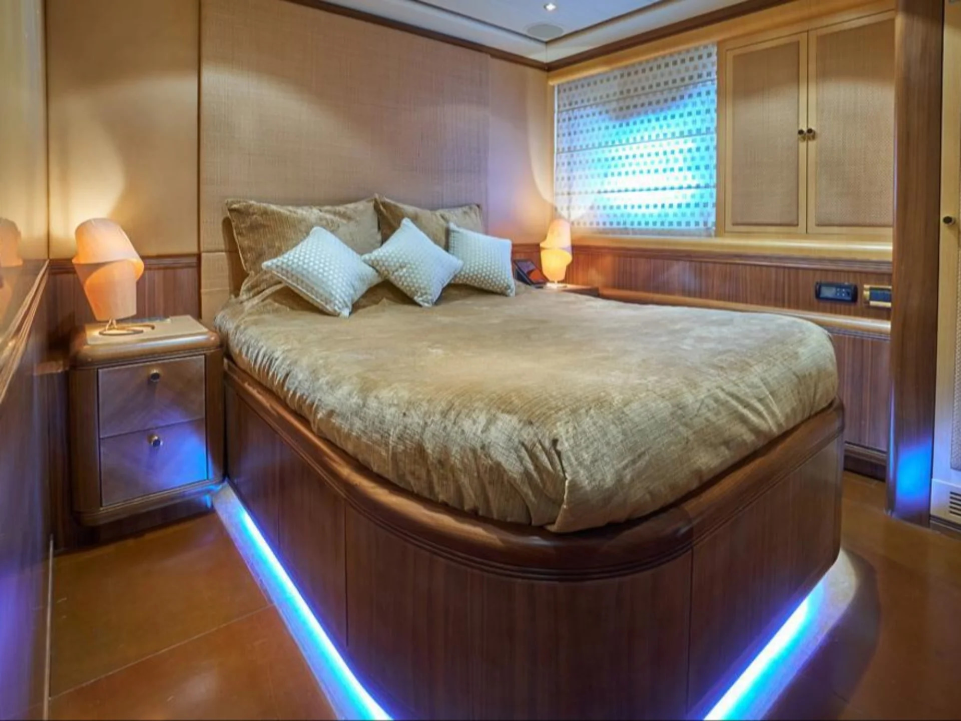 2005 Mangusta 130 para fretamento (photo 10)