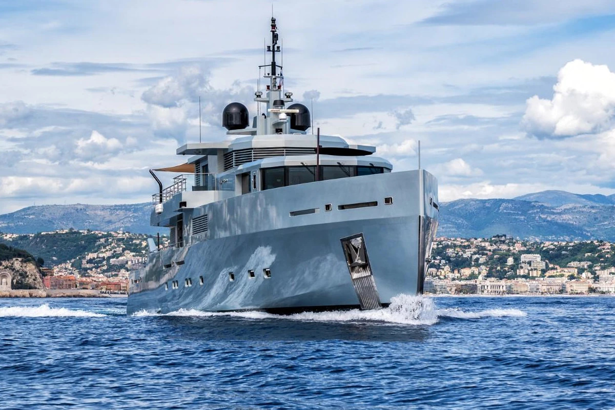 2015 TANSU YACHTS Cuda Class 124 for charter (photo 2)