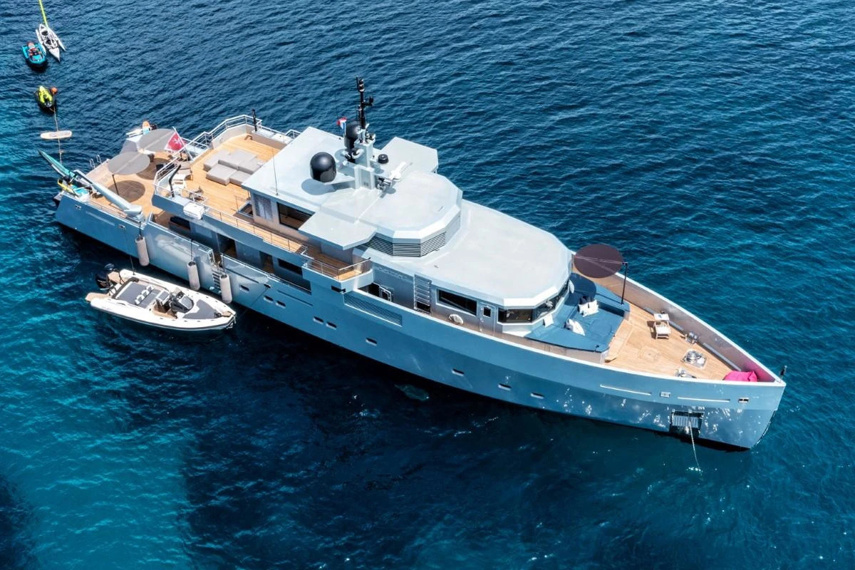 2015 TANSU YACHTS Cuda Class 124 for charter (photo 3)