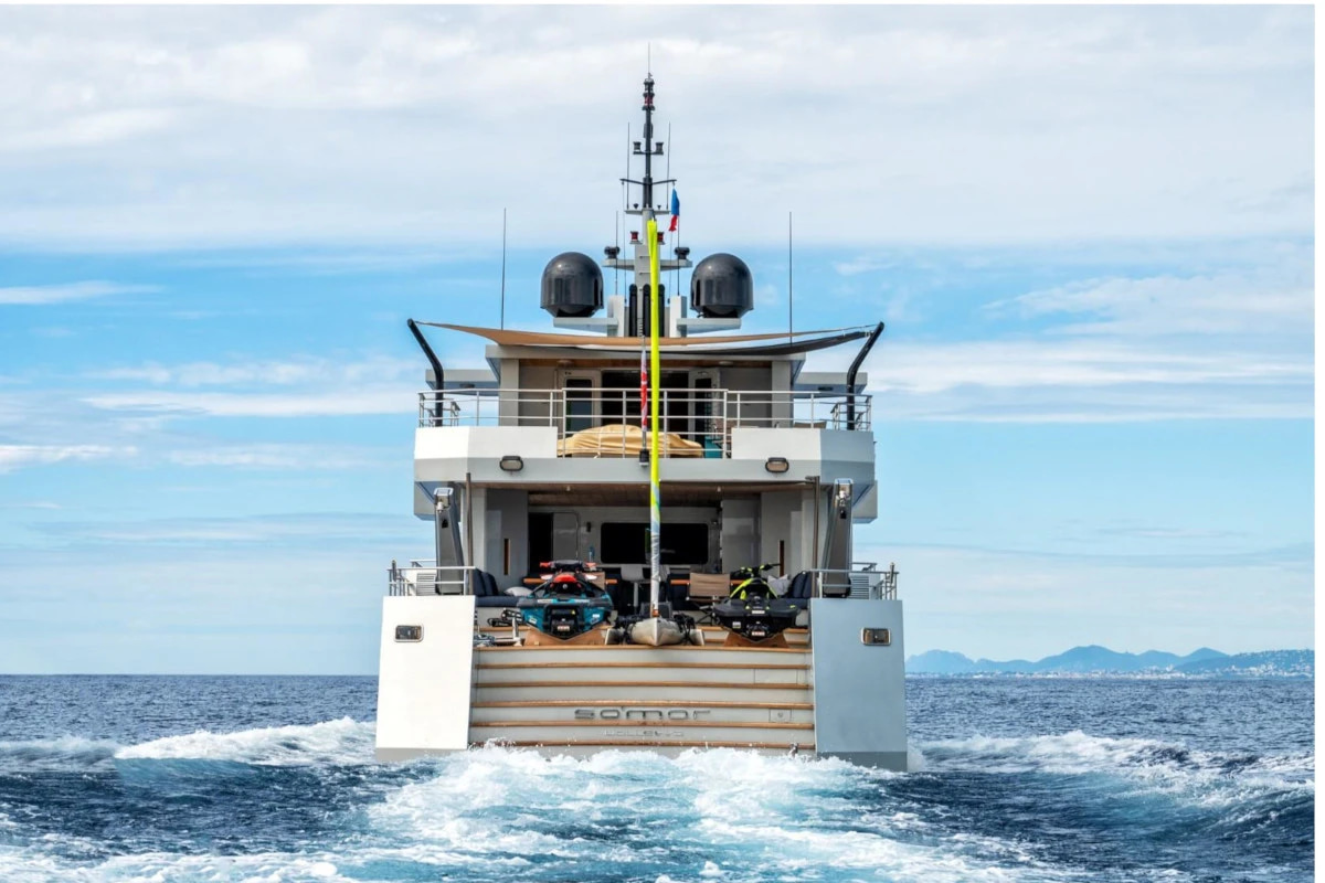 2015 TANSU YACHTS Cuda Class 124 for charter (photo 4)