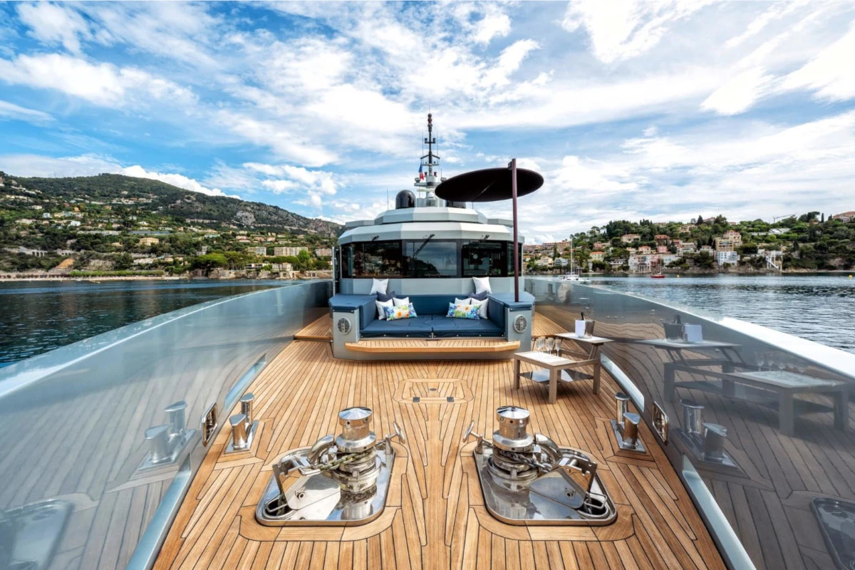 2015 TANSU YACHTS Cuda Class 124 for charter (photo 5)