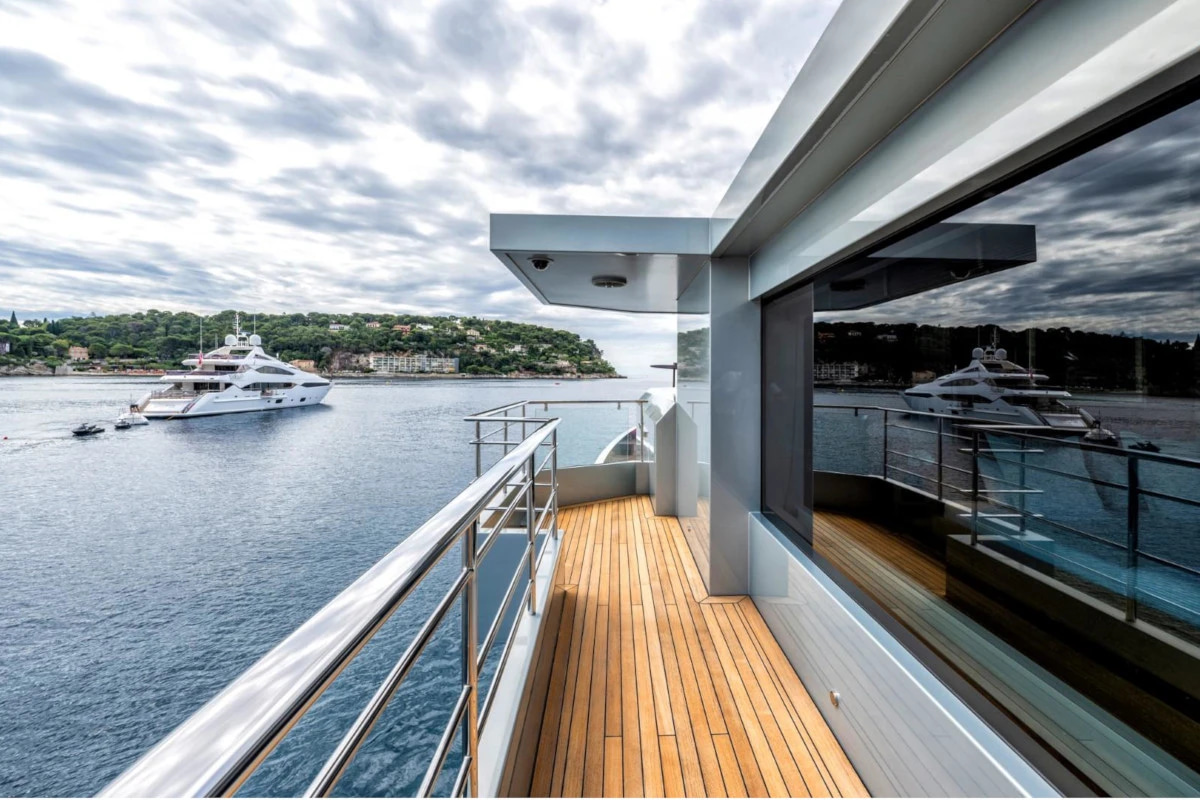 2015 TANSU YACHTS Cuda Class 124 for charter (photo 6)