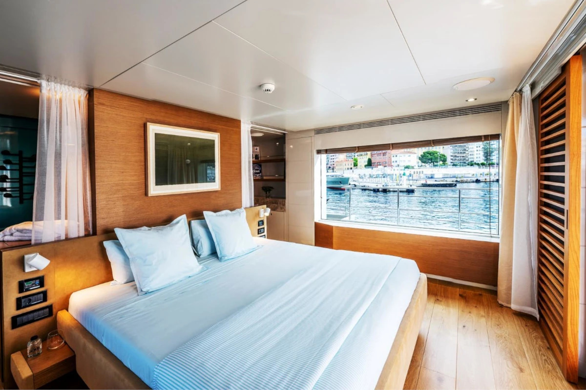 2015 TANSU YACHTS Cuda Class 124 for charter (photo 10)