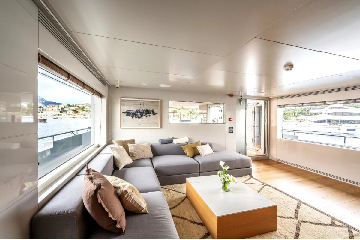 2015 TANSU YACHTS Cuda Class 124 for charter (photo 13)