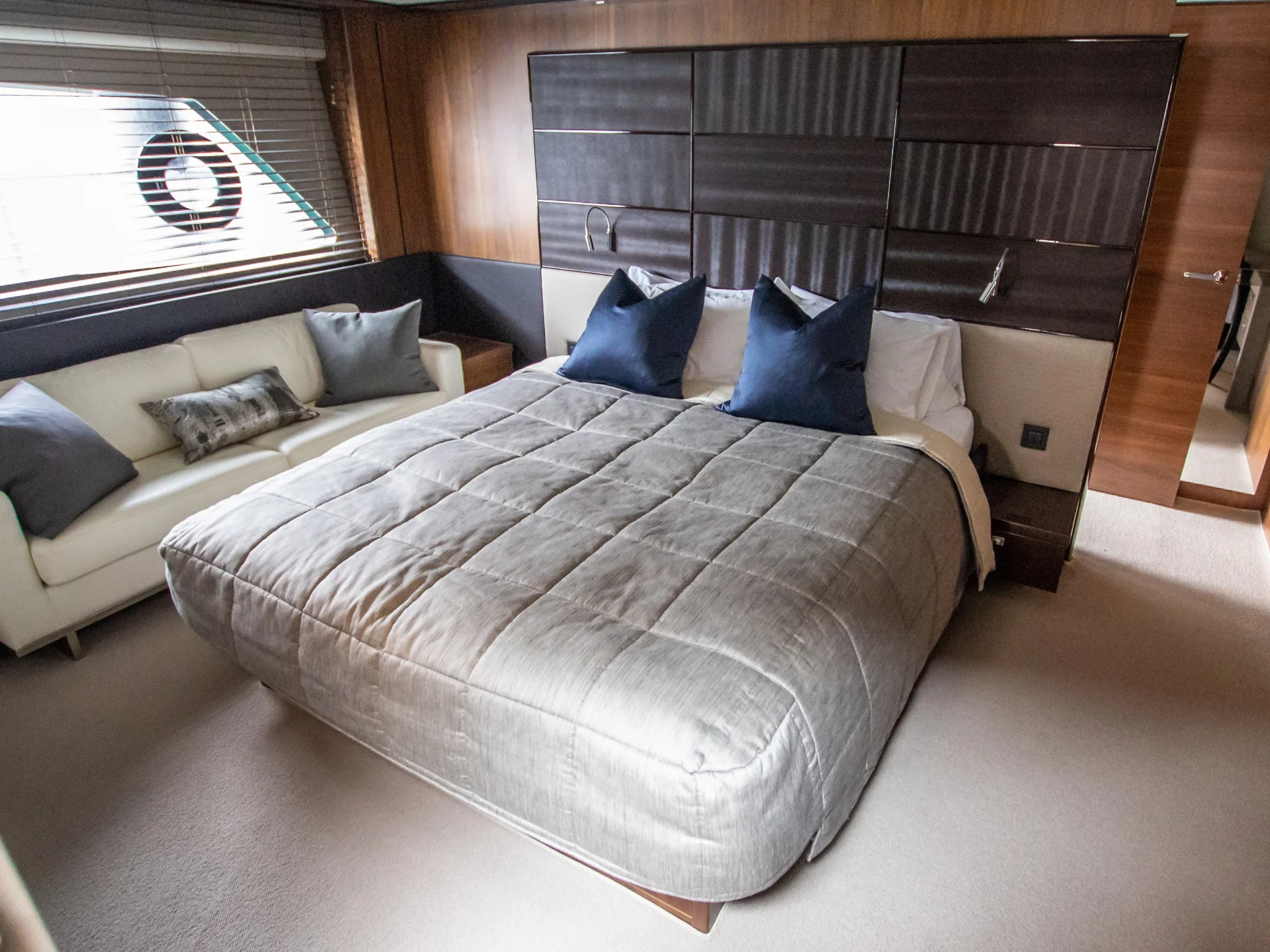2013 Princess V72 a noleggio (photo 11)
