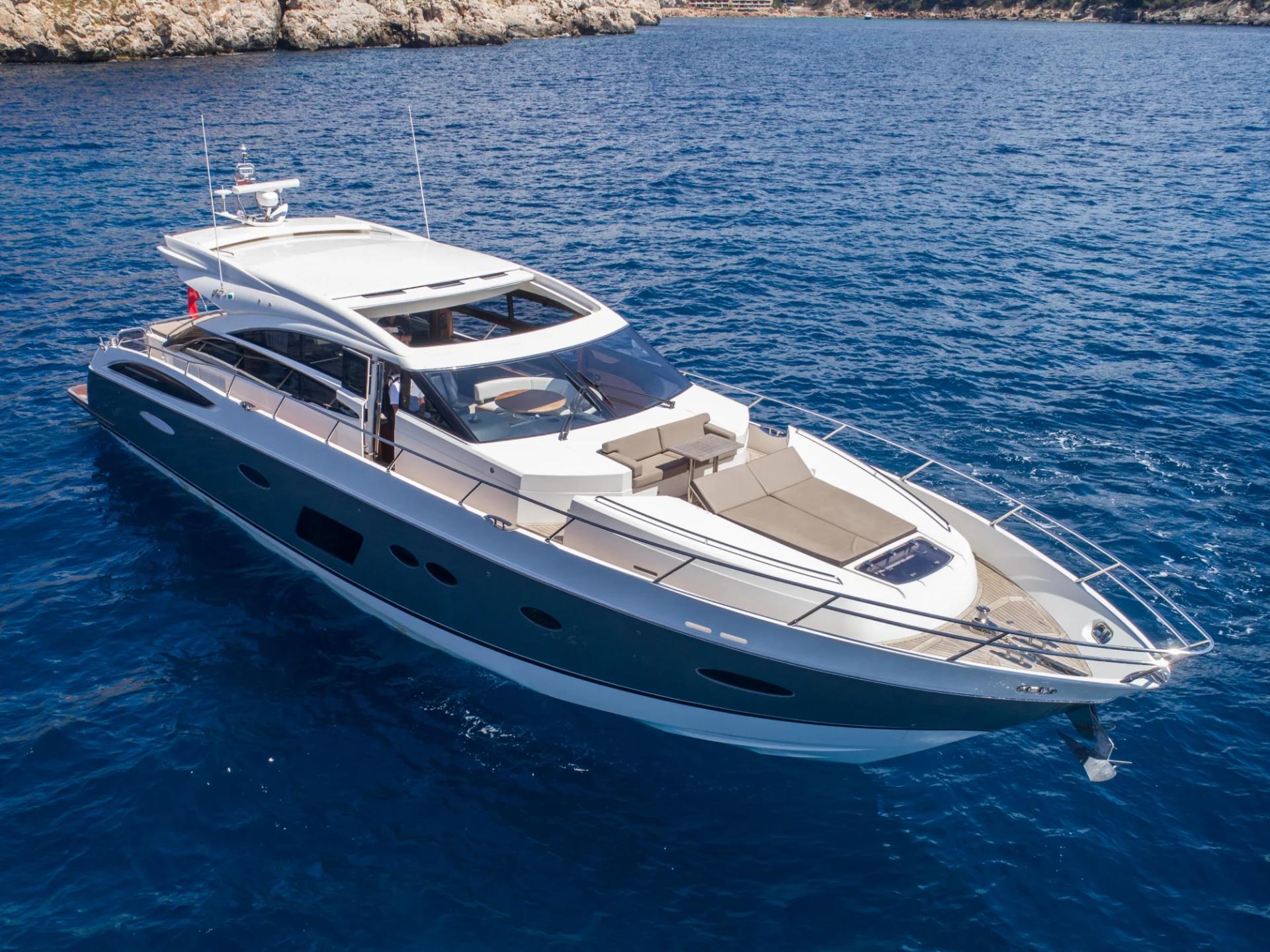 2013 Princess V72 a noleggio (photo 6)