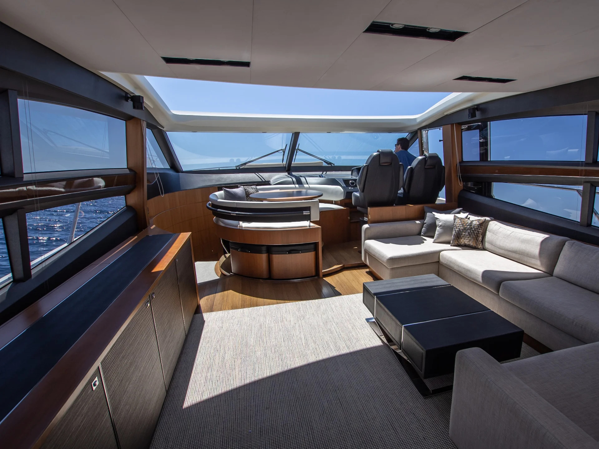 2013 Princess V72 a noleggio (photo 8)