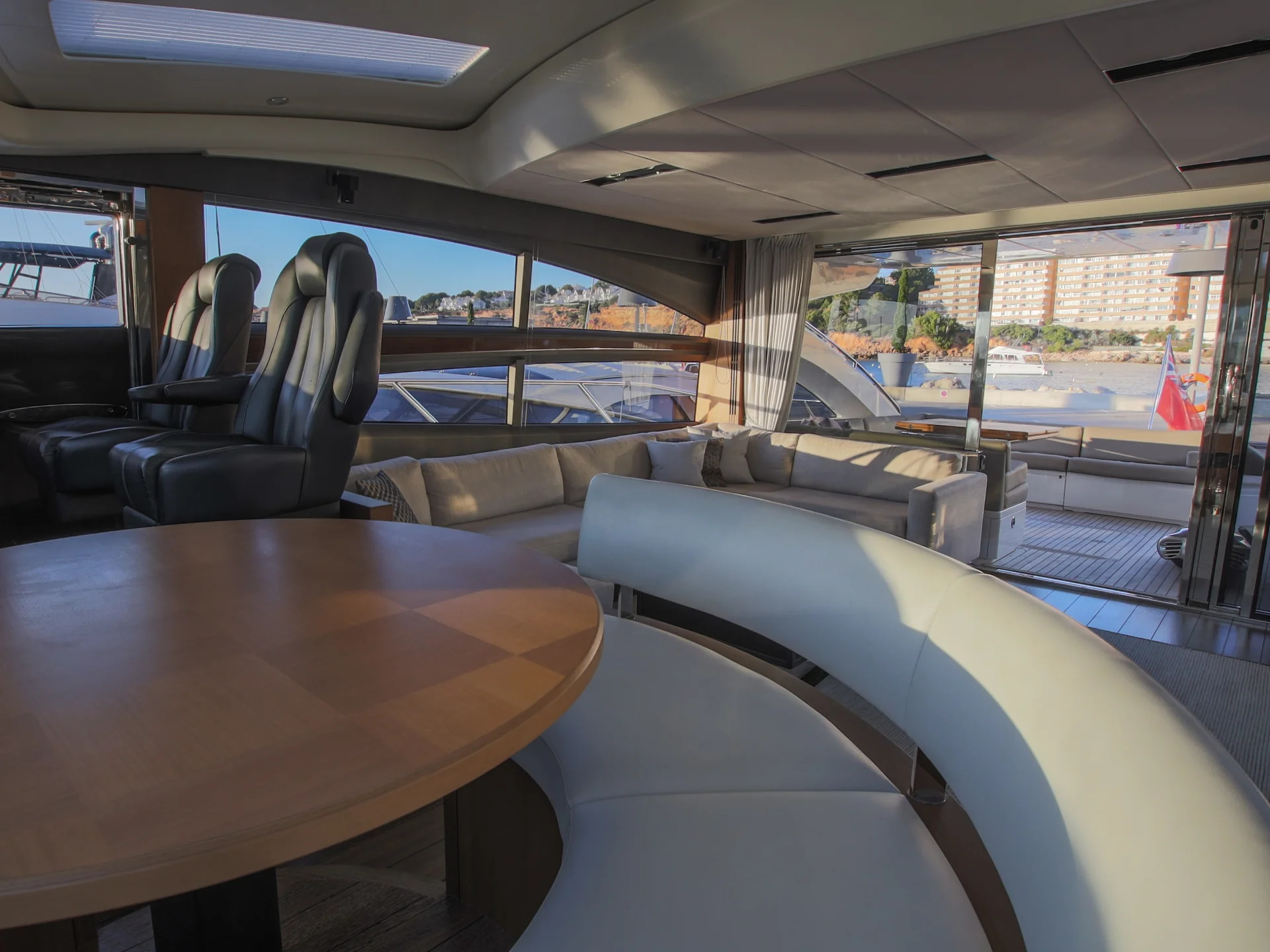 2013 Princess V72 a noleggio (photo 9)