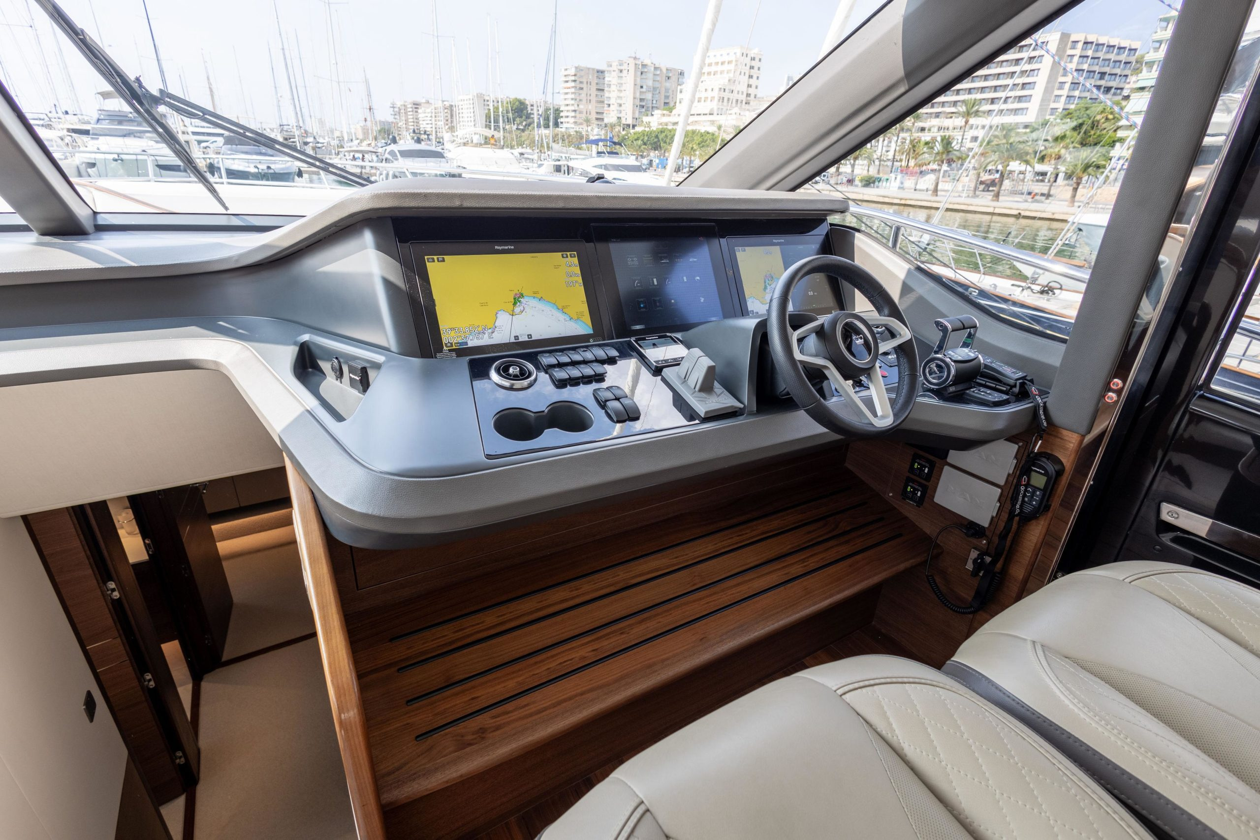 2022 Princess Y72 te koop (photo 25)