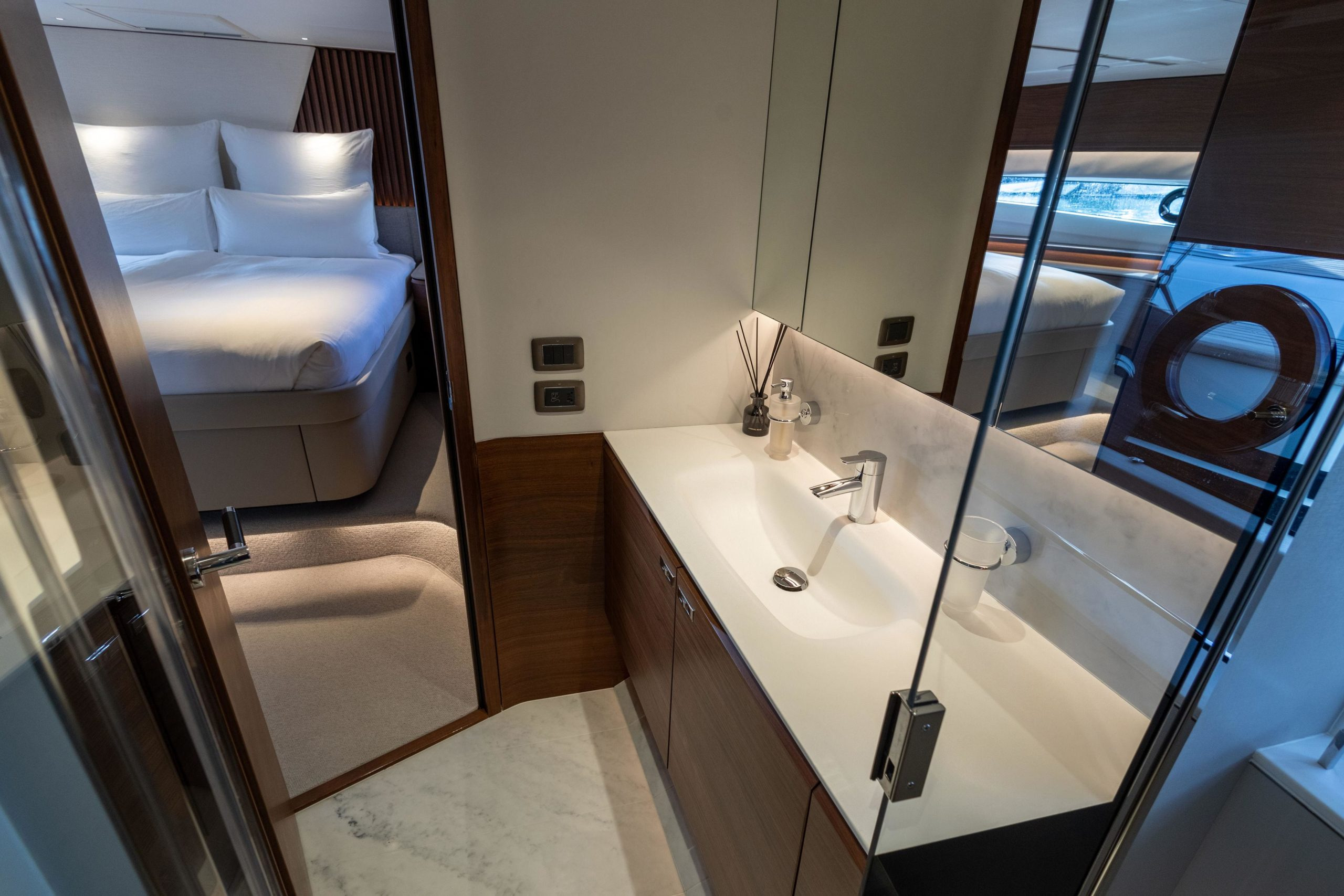 2022 Princess Y72 te koop (photo 36)