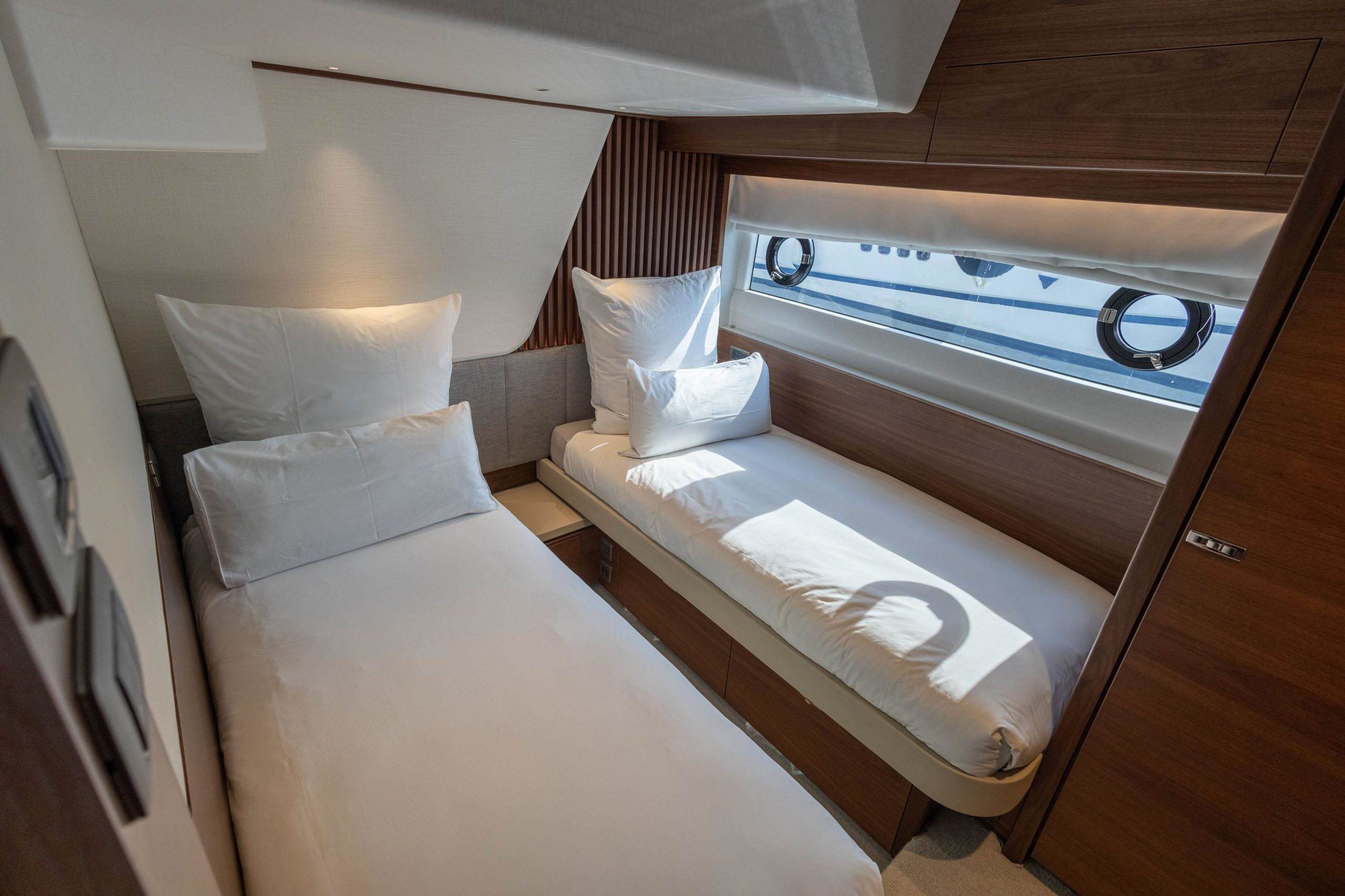 2022 Princess Y72 te koop (photo 37)