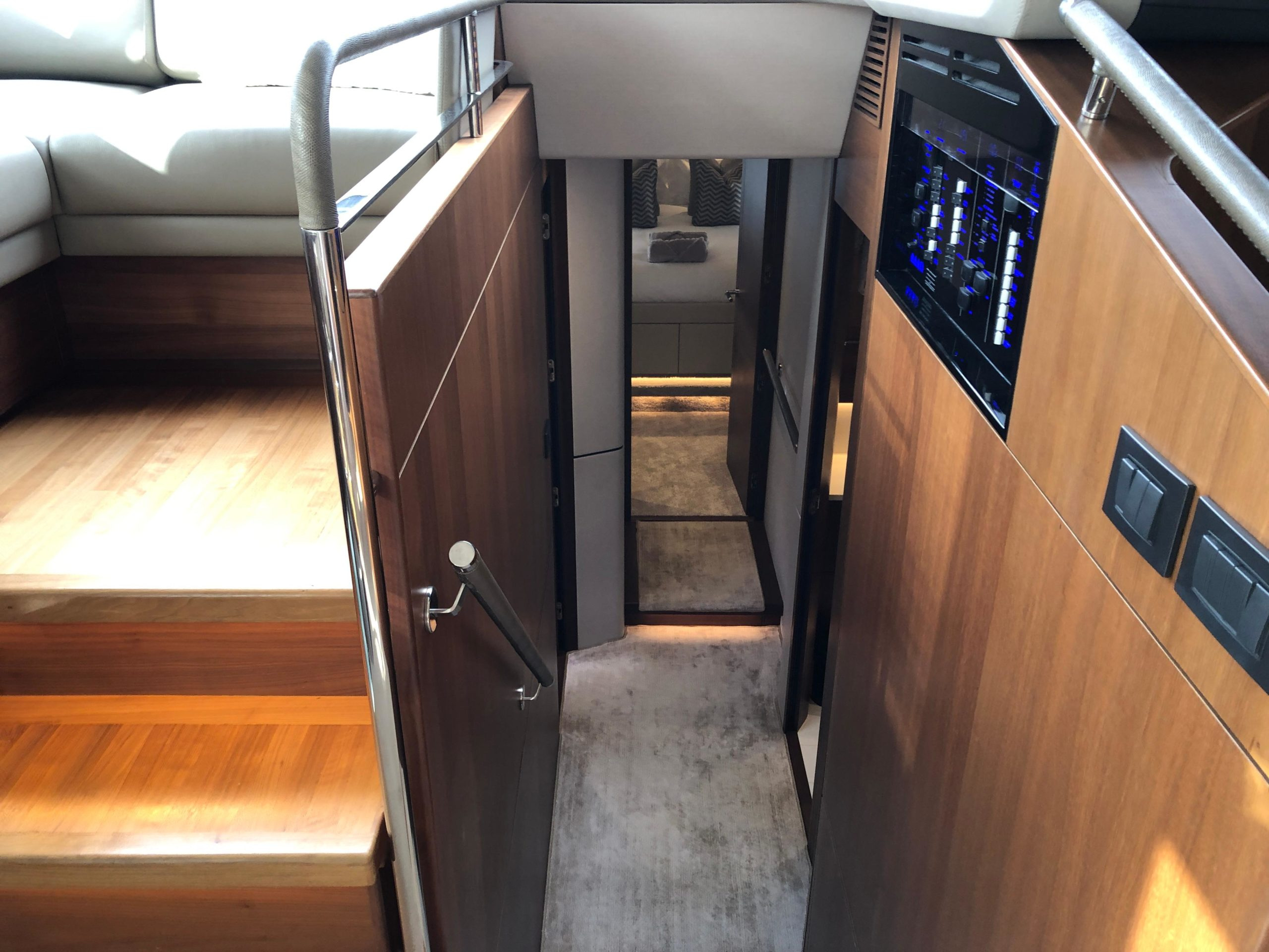 2017 Princess 75 for sale (photo 48)