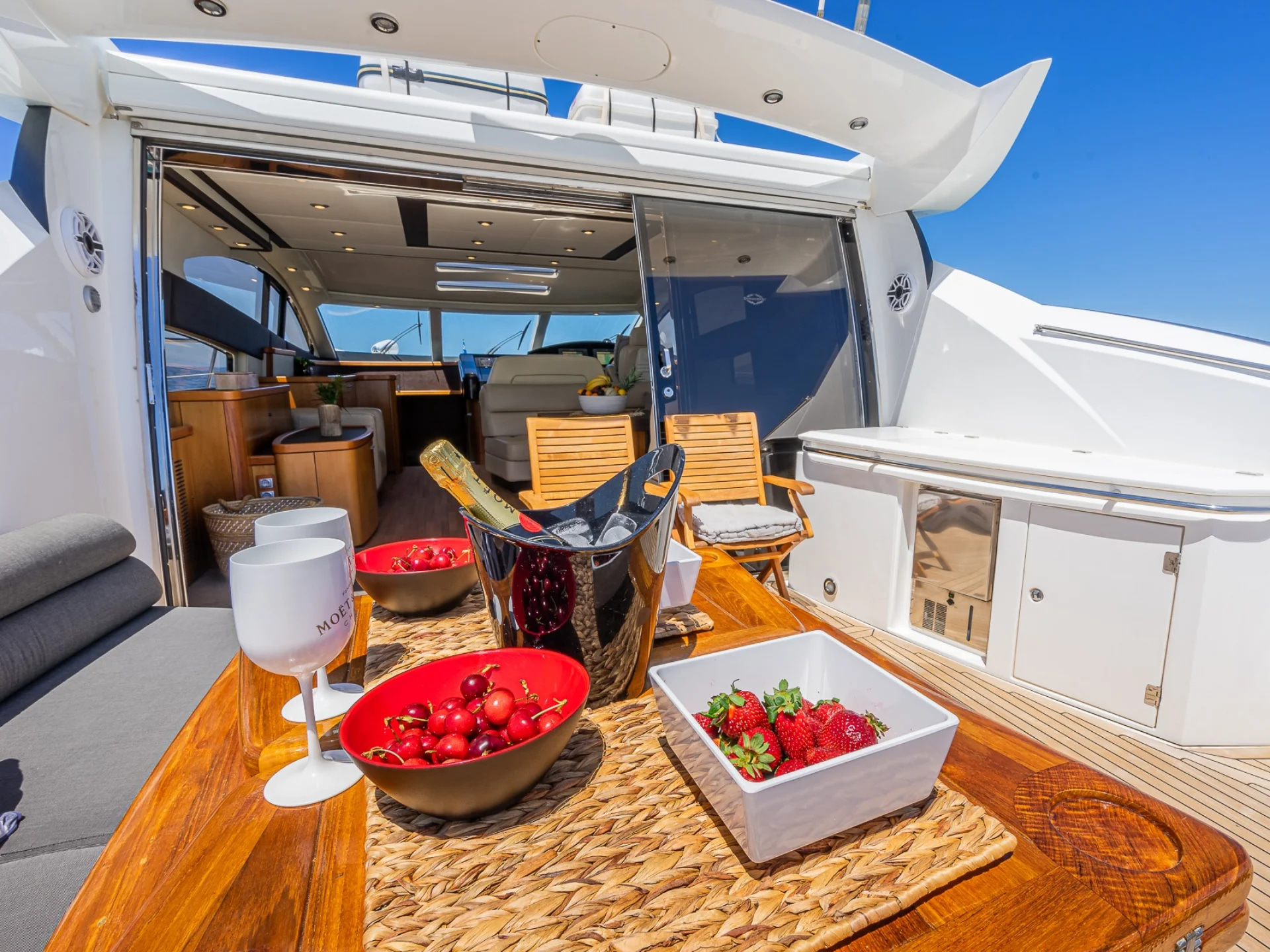2008 Sunseeker Predator 72 zu chartern (photo 17)