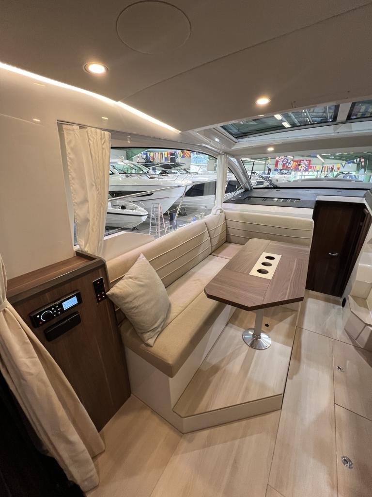2017 Sealine C330 te koop (photo 11)