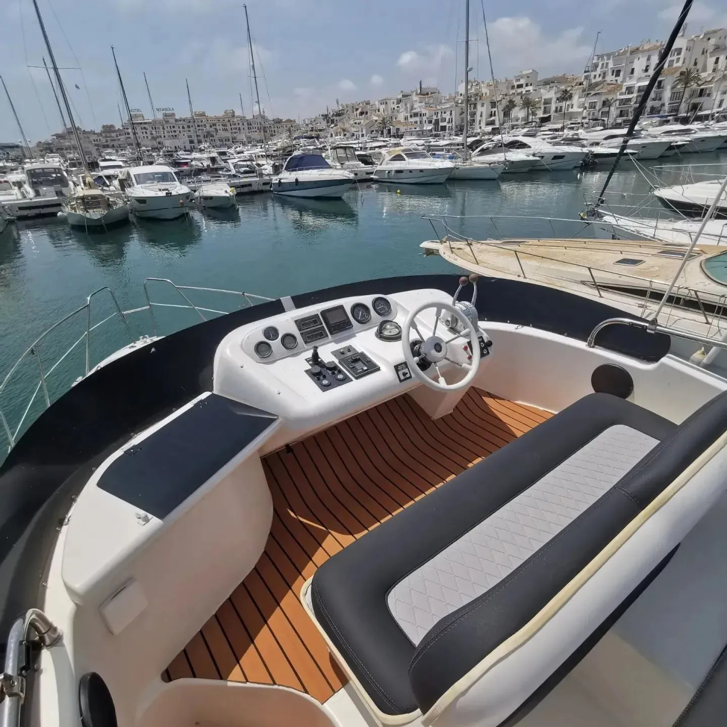 1998 Sealine Statement 330 te huur (photo 3)
