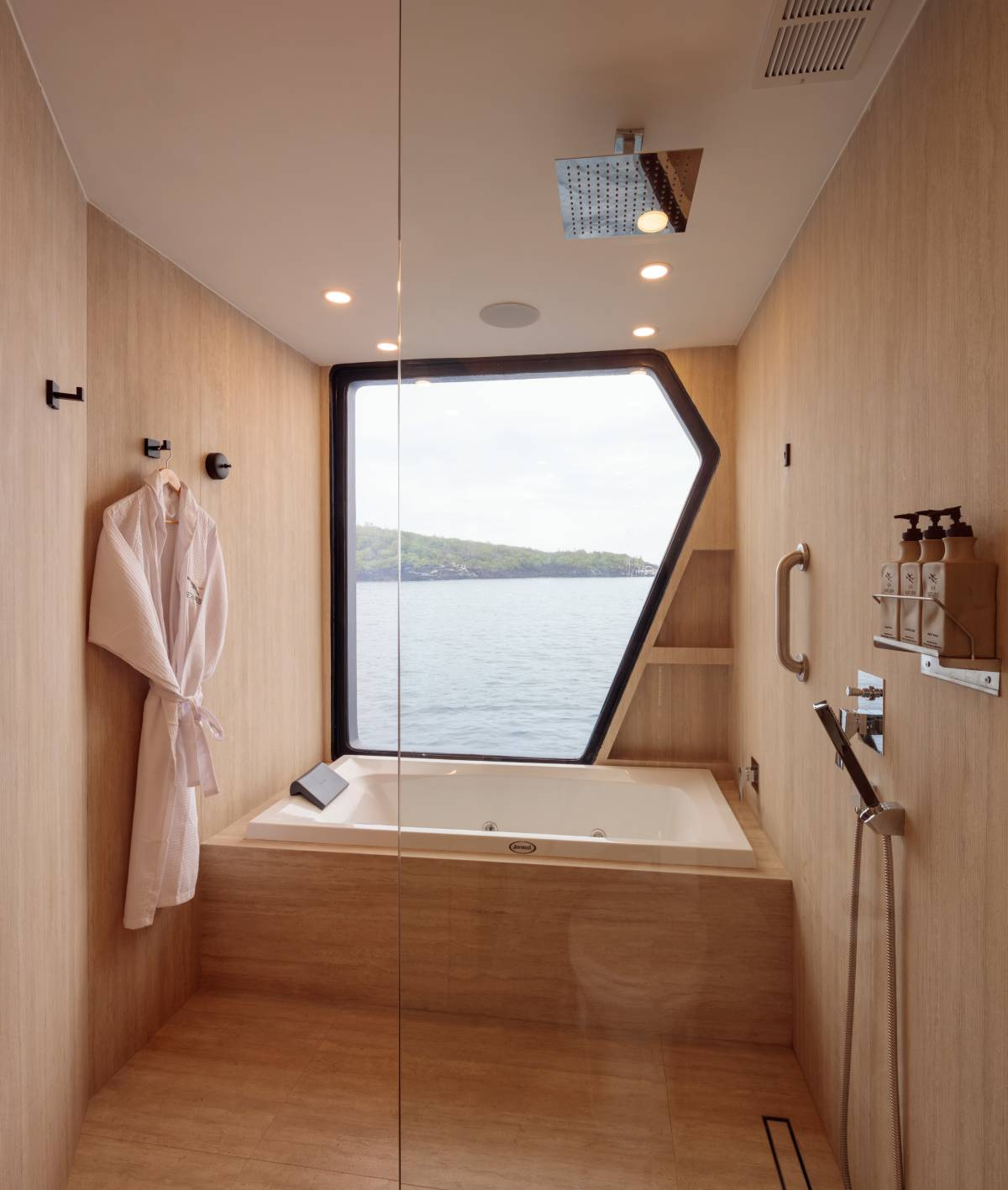 2025 Custom Hermes Galapagos Catamaran na czarter (photo 12)