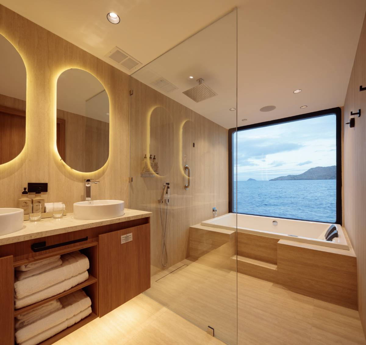 2025 Custom Hermes Galapagos Catamaran na czarter (photo 15)