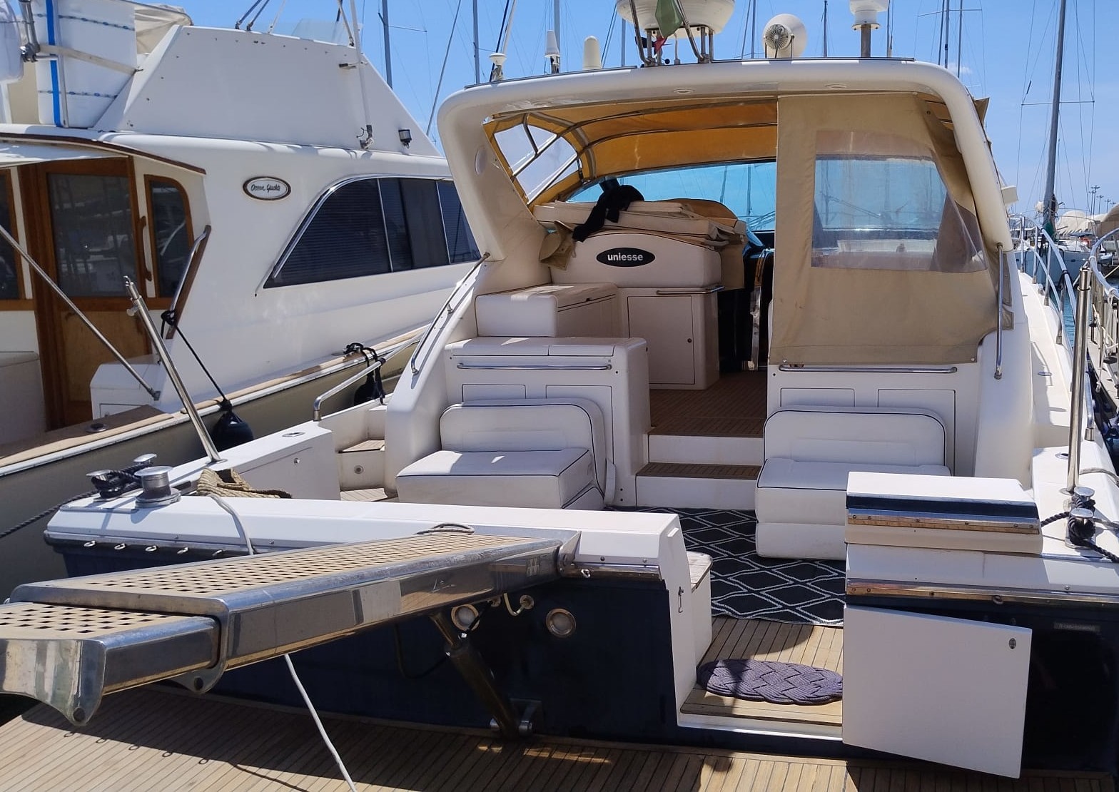 2005 Uniesse 48 Open in vendita (photo 1)