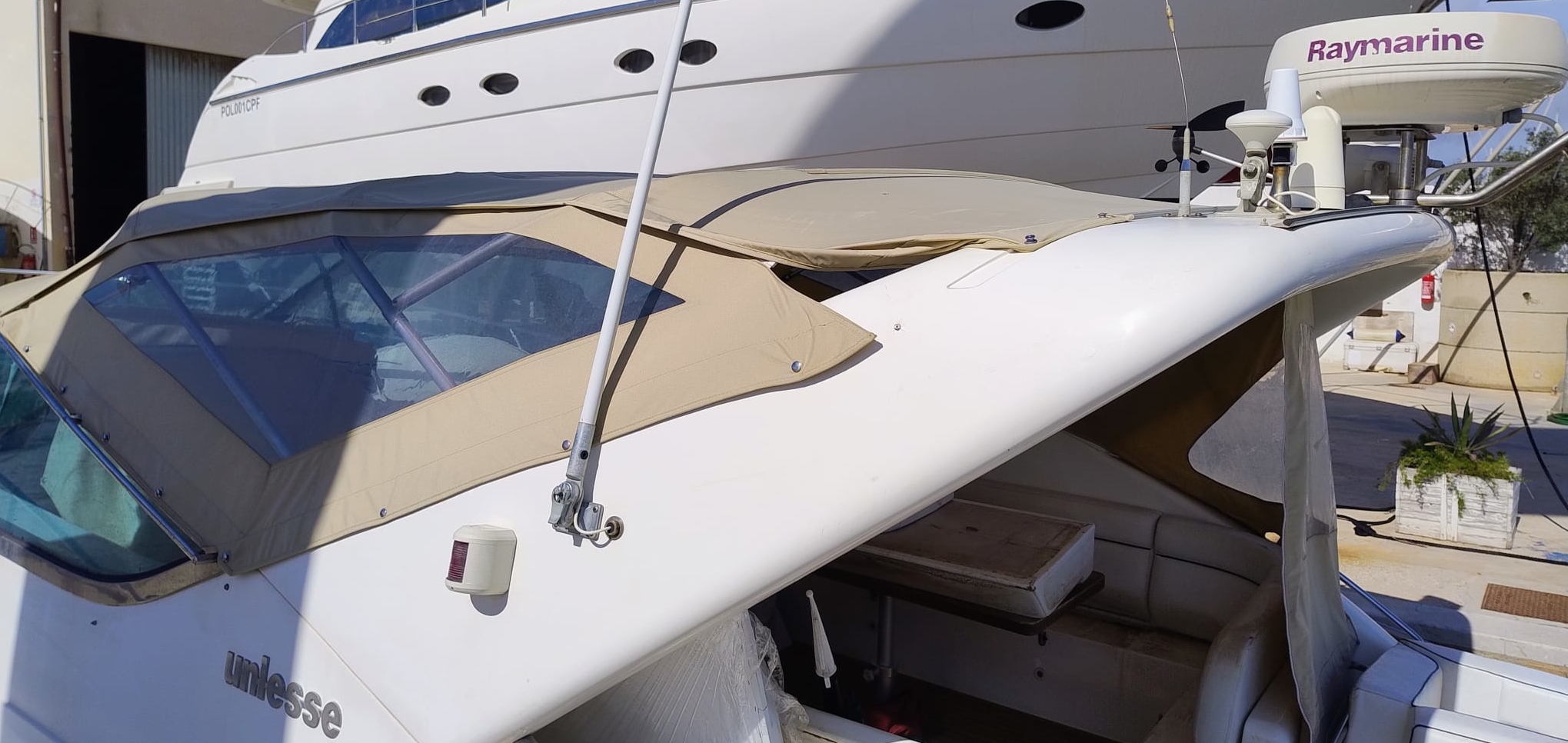 2005 Uniesse 48 Open in vendita (photo 8)