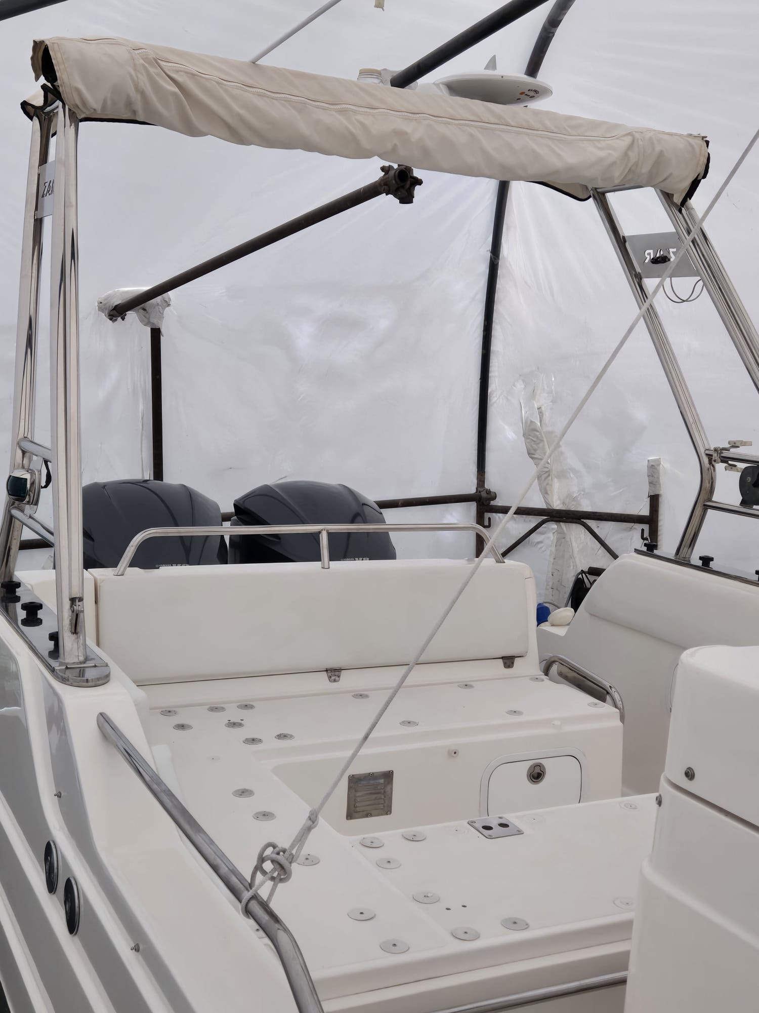 2010 Zar Formenti 97 Skydeck en alquiler (photo 17)