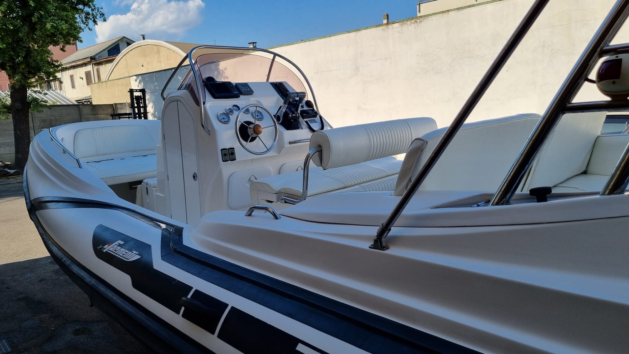 2013 ZAR Formenti 75 Suite Plus for charter (photo 5)