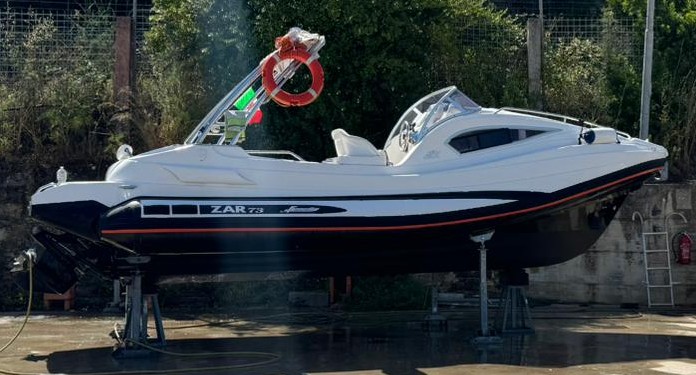 2013 Zar Formenti 73 Skydeck en alquiler (photo 1)