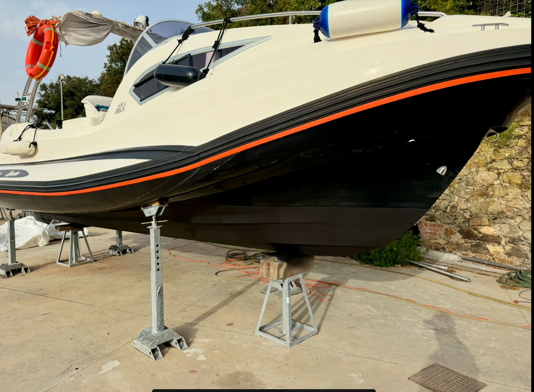 2013 Zar Formenti 73 Skydeck en alquiler (photo 3)